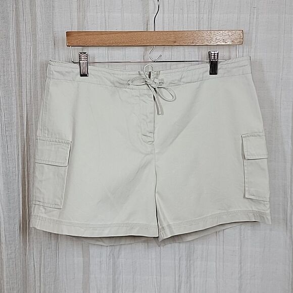Tommy Hilfiger Khaki Cargo Chino Shorts - Picture 2 of 16